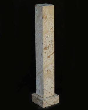 Piedestal i marmor, 1900-tal