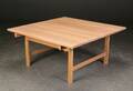 Hans J. Wegner. Kvadratisk sofabord af massiv egetræ