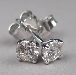 Par brillantørestikkere  Ca. 0.88 ct 2