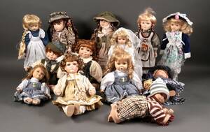 Samling dukker af porcelæn 13