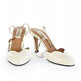 Valentino, pumps i cremefärgat lackat skinn
