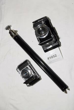 Bälgkameror Kodak 2 st och stativ