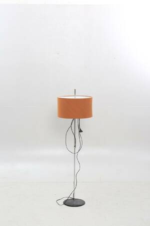 GOLVLAMPA. Fagerhults belysning. Två ljuspunkter.