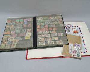 2 st. frimärksalbum med frimärken, från olika delar av världen