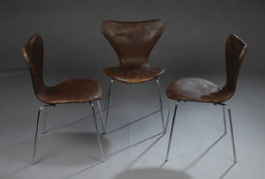 Arne Jacobsen 1902 - 1971. Tre stole model 3107 3