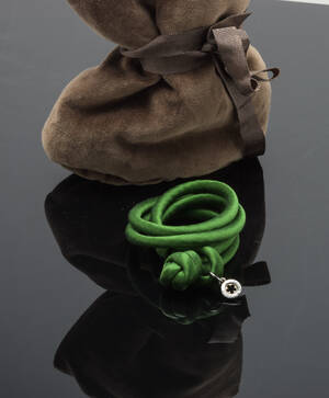 Ole Lynggaard, Sweet Drop, silke armbånd, flaskegrønt