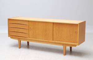 Dansk Møbelproducent. Lav skænk i eg. 1960erne