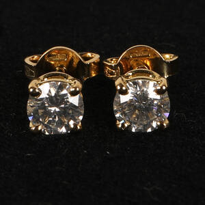 Örhängen med briljantslipade diamanter tot 1,02 ct