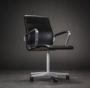 Arne Jacobsen 1902-1971. Oxford kontorstol, model 3273 