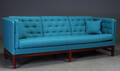 Erik Jørgensen. Fritstående tre-personers sofa, model EJ-3153, grøn uld