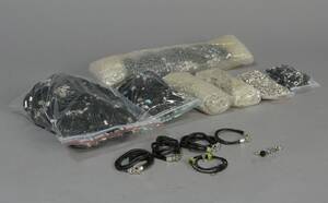 Samling bijouteri bl.a. armbånd  charms ca. 1200 