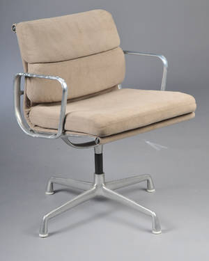 Charles Eames 1907-1978. Soft Pad Alu Chair, Model EA 208.