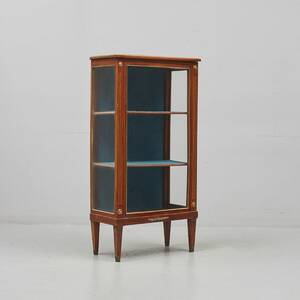 Vitrinskåp, Gustaviansk stil