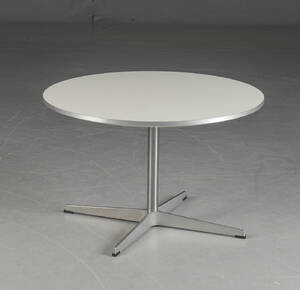 Arne Jacobsen. Cirkulært sofabord. 