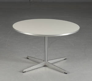 Arne Jacobsen. Cirkulært sofabord. 