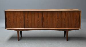 Dansk møbelproducent. Lav skænk af palisander