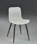 Rune Krøjgaard  Knut Bendik Humlevik for NORR11. Stol model Langue Avantgarde Dining Chair, sort plast