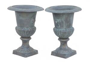 Trädgårdsurnor ett par, samtida tillverkning