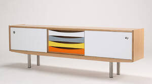 Coph. Fritstående lav skænk af lakeret egetræ 