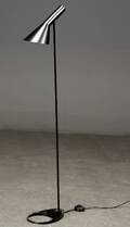 Arne Jacobsen. AJ standerlampe, sortlakeret