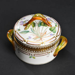 Kgl. Porcelæn. Flora Danica. Sukkerskål