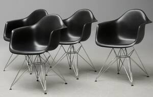 Charles Eames. Sæt på fire armstole model DAR 4 