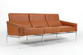 Arne Jacobsen. Tre-pers. Lufthavnssofa, model 3303 