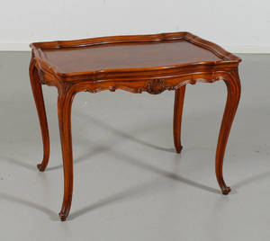 Salongsbord valnöt rokokostil 1900-talets första del