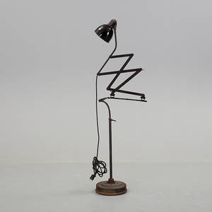GOLVLAMPA