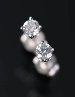 Brillantørestikker af 14 kt hvidguld med i alt ca. 0.25 ct.
