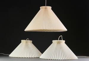Le Klint. Tre pendler af plisseret plast, Ø 45-60 cm. 3