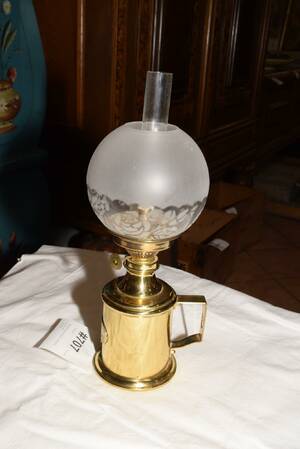 Bordsfotogenlampa i mässing, H 35 cm