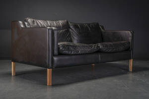 Stouby. 2½ -pers. sofa, sort læder, Eva