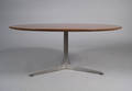 Arne Jacobsen. Cirkulært sofabord
