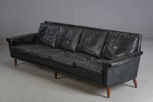 Møbelproducent. Fire-pers. sofa, sort læder