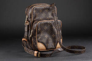 Louis Vuitton. Cross body taske. Model Amazone. Monogram canvas.  Denne vare er sat til omsalg under nyt varenummer 4594150