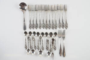 Samling silver, gafflar och skedar, ca 347 g
