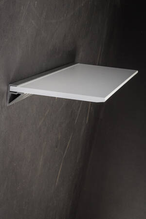 Peter J. Lassen. To Montana Skyline hylder, hvidlakerede 2