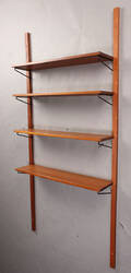 Dansk møbelproducent. Væghængt reolsystem, teaktræ