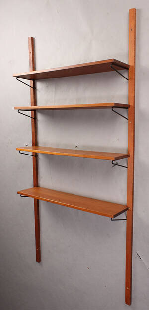 Dansk møbelproducent. Væghængt reolsystem, teaktræ