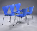 Arne Jacobsen. Sæt på fem stole, model 3107, Syveren 5