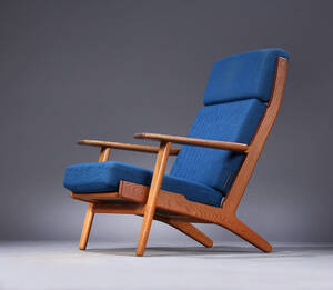 Hans J. Wegner. Højrygget lænestol af eg, model GE-290A