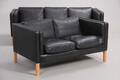 Stouby. 3 og 2 pers. sofa model Kirsten, sort læder 2