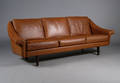 Dansk møbelproducent. Tre-pers. sofa