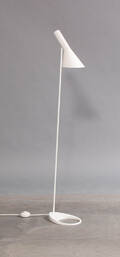 Arne Jacobsen. AJ standerlampe, hvid Denne vare er sat til omsalg under nyt varenummer 4776863