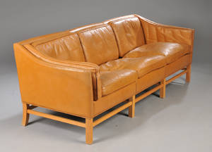 Grandt design. Tre-personers sofa.