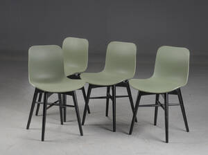 Rune Krøjgaard  Knut Bendik Humlevik for NORR11. Fire stole model Langue Original Dining Chair, massiv bøg og grøn plast 4