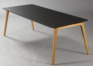 Henrik Pedersen. Spisebord Model Gate, 240, sorteg. 