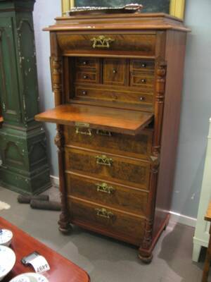 Tallboy chiffonje, 1880-tal