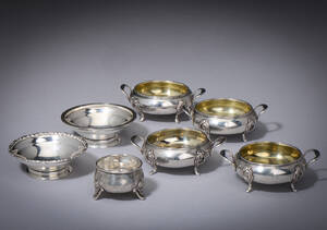 En samling kar af sølv 7